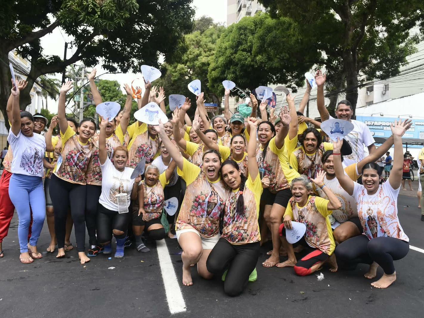 Fiéis chegam cedo para garantir lugar na corda da Trasladação.